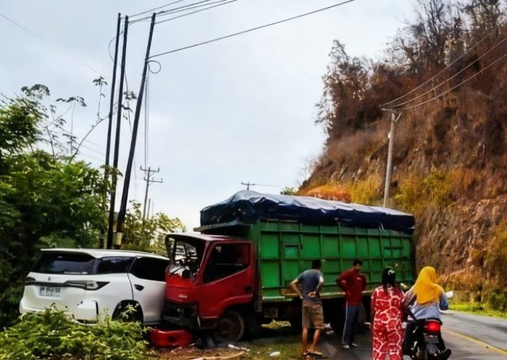 Kecelakaan di Jalan Trans Sulawesi Avulua, Mobil Fortuner Diduga Serobot Jalur Lawan