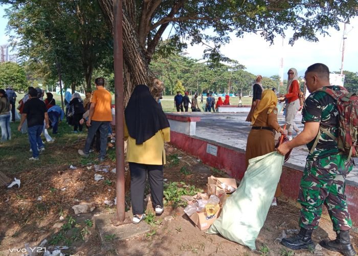 HUT ke-81 RI, Pemkab Parimo Gelar Aksi 100 Menit Pungut Sampah