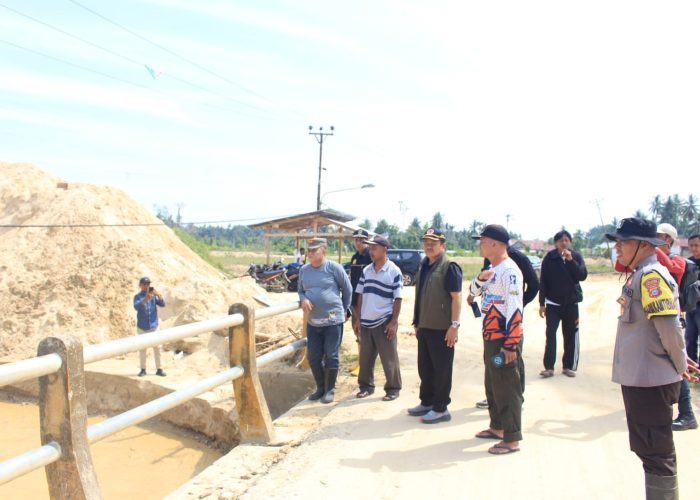 Normalisasi Sungai di Desa Air Panas Selesai, Sejumlah Ruas Jalan Masih Diperbaiki