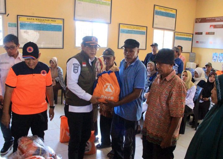 191 KK Terdampak Banjir di Toribulu, Bupati Parimo Salurkan Bantuan dan Tinjau Pengungsian