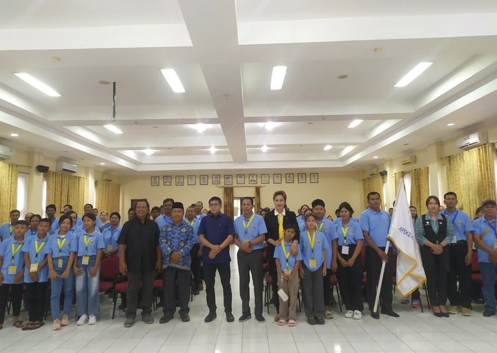 Bupati Erwin Burase Lepas 62 Kontingen Pesparani Katolik Parimo ke Tingkat Provinsi