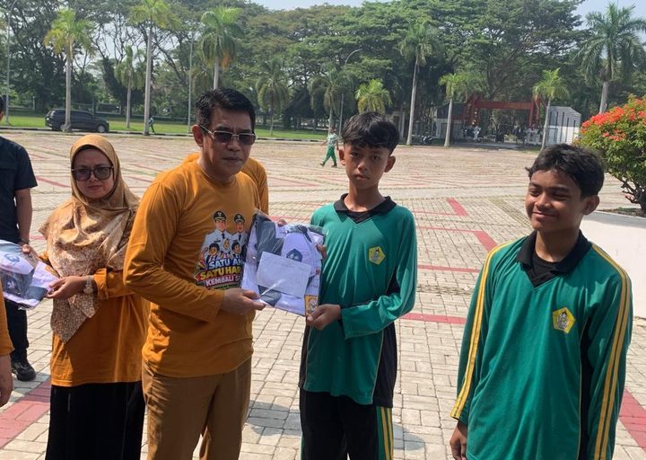 Parimo Perluas Seragam Gratis, 2.383 Murid Baru MTs Jadi Penerima